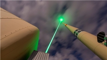 Ein Laser kann bei einem Gewitter Blitzentladungen zu einem Blitzableiter führen.
