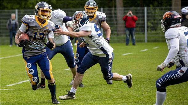 Zweiter Heimsieg für die Rotenburger Wolverines Ein Lauf wird gestartet, der Gegner versucht sofort, wieder zuzupacken.