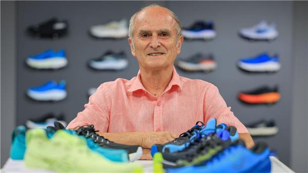 Nur noch Fußball: Marathon-Ikone Cierpinski wird 75 Ein Leben für das Laufen: Olympiasieger Waldemar Cierpinski in seinem Geschäft.