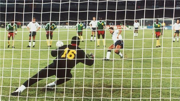 Kameruns WM-Legende Emmanuel Kundé überraschend gestorben Ein legendäres WM-Spiel: 1990 scheitert Kamerun im Viertelfinale nach Verlängerung an England.