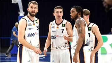 Ein letztes Mal in dieser Saison werden die Eisbären um Hendrik Drescher, Kapitän Adrian Breitlauch, Jordan Giles und Matt Frierson am Samstag in der Stadthalle auflaufen.