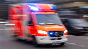 Ein Mann ist nach einem möglichen Tötungsdelikt in Berlin gestorben.