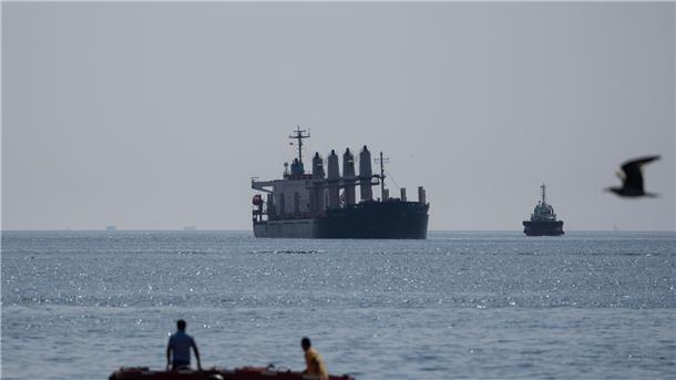 Ein mit Getreide beladenes Frachtschiff ankert im Marmarameer vor Istanbul (Archivbild). Die Vereinbarung über ukrainische Getreideexporte war ursprünglich von den Vereinten Nationen und der Türkei vermittelt worden.