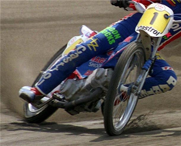Ein Motorrad auf einer Sandbahn, wie sie auch in Mulmshorn befahren wird. (Symbolbild)