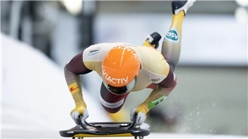 Ein Muskelfaserriss im Adduktorenbereich hat die Siegesserie von Christopher Grotheer im Skeleton-Weltcup beendet.