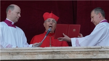 Ein neuer Papst für die Kirche: Mit Leo XIV. übernimmt Robert Francis Prevost das Amt. Zehntausende feiern auf dem Petersplatz.