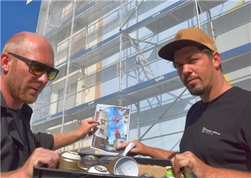 Ein paar Veränderungen hat es bereits während der Arbeit der beiden Graffiti-Künstler Stephan Dobberphul und Jan Hack (rechts) gegeben.