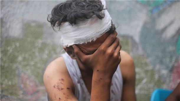 Ein palästinensischer Junge trauert in Rafah um seine Verwandten, die bei einem israelischen Luftangriff getötet wurden.