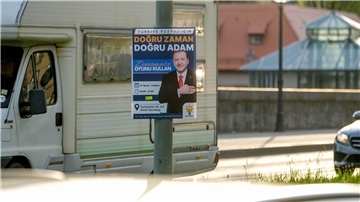 Ein Plakat wirbt in Nürnberg für die Präsidentenwahl in der Türkei - Recep Tayyip Erdogan ruft darauf türkische Wahlberechtigte dazu auf, am 14. Mai für ihn zu stimmen.
