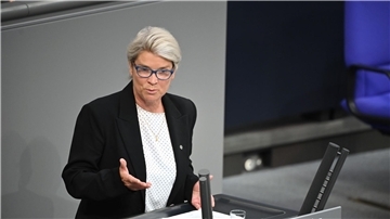 CDU-Gesundheitspolitikerin: Rauchverbot im Auto wäre Placebo Ein Rauchverbot im Auto soll Schwangere und Minderjährige vor den Gefahren des Passivrauchens schützen, die CDU-Politikerin Borchardt warnt vor Symbolpolitik. (Symbolbild)