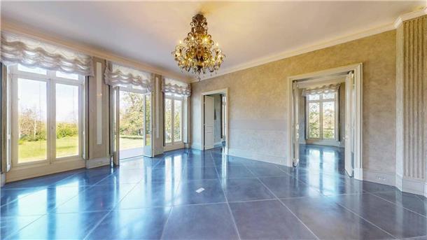 Lagerfelds Haus: Eine Nacht bewohnt – jetzt wird es verkauft Ein Raum in der Villa von Karl Lagerfeld vor den Toren von Paris (undatiert).