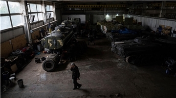 Ein Reparaturzentrum für Kriegsfahrzeuge in Kiew.
