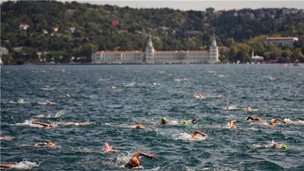 Russischer Schwimmer nach Wettbewerb im Bosporus vermisst Ein russischer Schwimmer wird im Bosporus vermisst. (Archivbild)