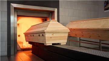 Ein Sarg wird im Krematorium verbrannt: Die Zahl der Todesfälle in Deutschland ist im vergangenen Jahr um 4,2 Prozent gestiegen.