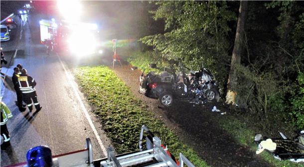 Ein schwerer Verkehrsunfall ereignete sich in der Gemarkung Basdahl. Unter den vier Verletzten befinden sich auch zwei Kleinkinder.