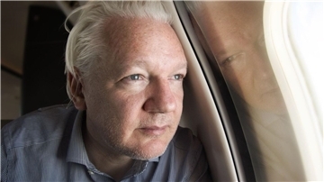 Ein Screenshot aus dem Wikileaks-Konto X zeigt Julian Assange an Bord eines Fluges nach Bangkok.