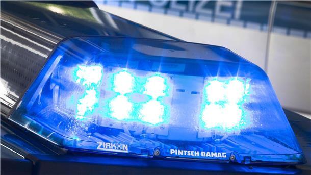 Junger Mann durch Stich schwer verletzt: Teenager verdächtig Ein Streit zwischen zwei Jugendlichen hat einen Polizeieinsatz im südhessischen Babenhausen ausgelöst. (Symbolbild)