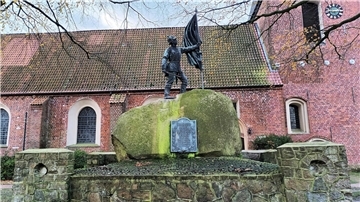 Die St. Marienkirche in Loxstedt birgt eine bewegende Geschichte der Trauerbewältigung, eingemeißelt in ihre Denkmäler von 1870 bis heute.