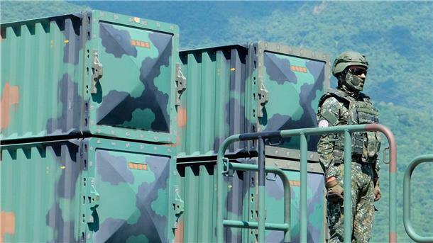 Taiwan verlängert Wehrdienst deutlich Ein taiwanesischer Soldat auf einem Stützpunkt in Taiwans südöstlichem Bezirk Hualien.