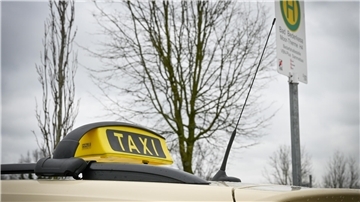 Taxi an Haltestelle