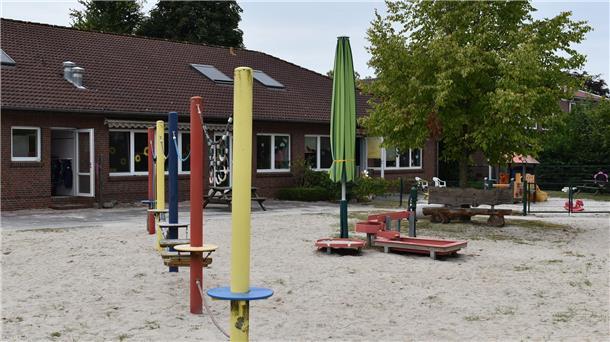 Das Foto zeigt den Außenbereich des Kindergartens in Schwei.