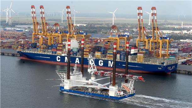 Eine neue Chance im Offshore-Geschäft? Schiff im Containerhafen