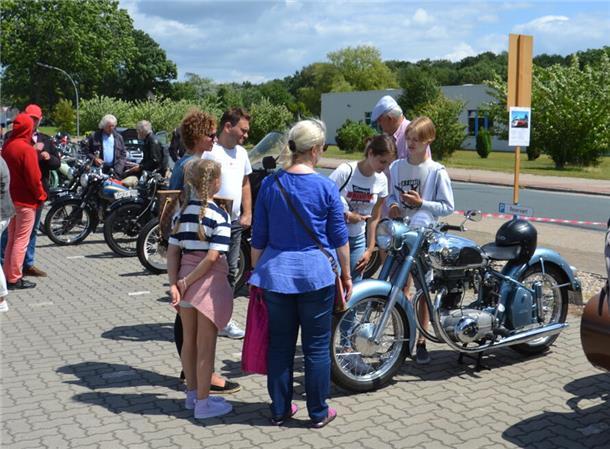 500 historische Gefährte lassen die Herzen von Oldtimerfans aufgehen Ein Traum auf Hochglanz poliert. Diese Horex wurde vielfach bestaunt.