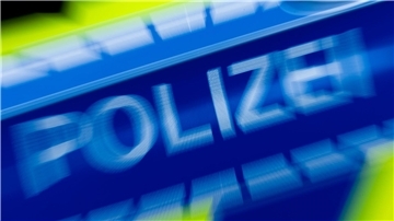 Ein Treffen mit einer Frau aus einem Online-Chat endet für einen 26-Jährigen im Krankenhaus. (Symbolbild)