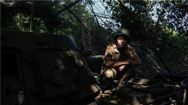 Krieg gegen die Ukraine: So ist die Lage Ein ukrainischer Soldat an der Frontlinie nahe Awdijiwka.