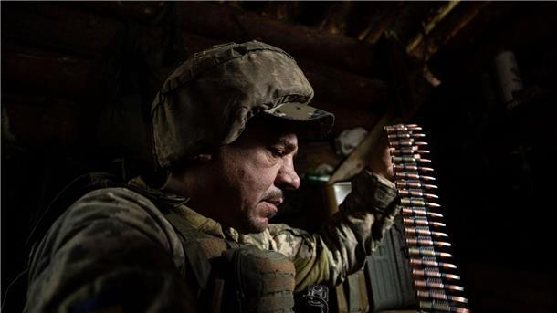Ein ukrainischer Soldat in Awdijiwka.