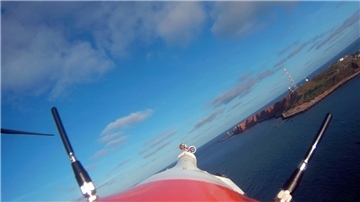 unbemanntes Luftfahrzeug im Anflug auf Helgoland