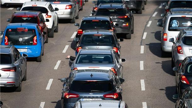Unfall und Sperrung auf A28 bei Oldenburg sorgt für Stau Ein Unfall auf der A28 bei Oldenburg hat Stau auf verschiedenen Straßen verursacht. (Symbolbild)