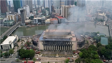 Ein verheerendes Feuer hat das historische Gebäude des Hauptpostamts der philippinischen Hauptstadt Manila zerstört.