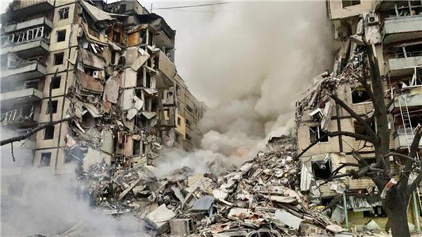 Ein von der Regionalverwaltung Dnipro veröffentlichtes Foto ein zerstörtes Wohngebäude.