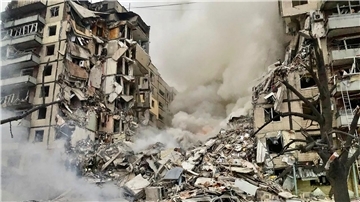 Ein von der Regionalverwaltung Dnipro veröffentlichtes Foto ein zerstörtes Wohngebäude.