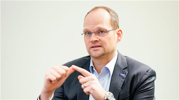BASF sieht europäische Chemie im Wettbewerbsnachteil Ein Wachstumsgeschäft müsse anders gesteuert werden als ein Geschäft, das im Wesentlichen auf Rendite ausgerichtet sei, so BASF-Finanzchef Dirk Elvermann.