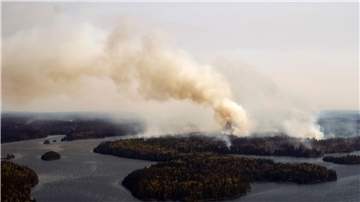 Ein Waldbrand im Norden Manitobas in der Nähe von Flin Flon.