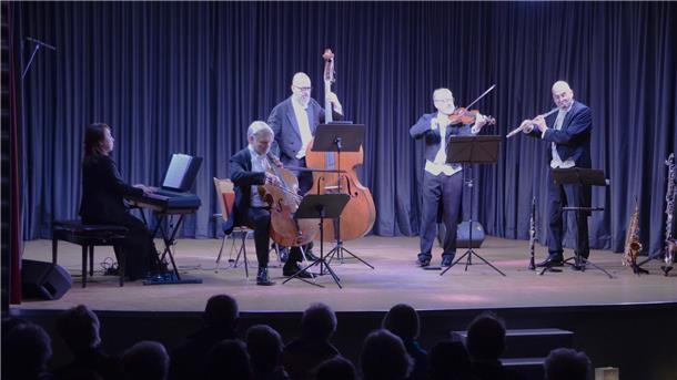 Auftritt des Bremer Kaffeehaus-Orchesters