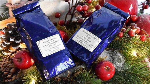 Ein winterliches Wichtelgeschenk kann auch eine Teemischung sein.