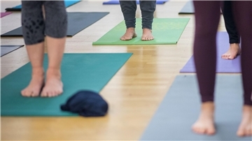 Kein Erfolg für Beschwerde gegen Mindestlohn in Yoga-Zentrum Ein Yoga-Zentrum sollte einer Frau für ihre Arbeit Mindestlohn zahlen - und legte dagegen Verfassungsbeschwerde ein. (Symbolbild)