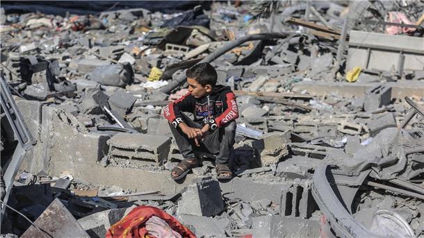 UN: Hunderttausenden in Gaza droht der Hungertod Ein zerstörtes Gebäude in Rafah nach israelischem Bombardement.