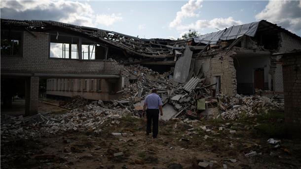 Ein zerstörtes Schulbegäude in der ostukrainischen Stadt Kupjansk.