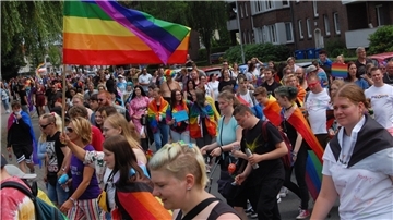 Ein Ziel der bunten und fröhlichen Parade war der Vorplatz vor dem Nordenhamer Rathaus.
