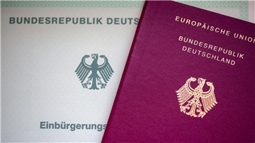 Einbürgerungen werden künftig schon nach fünf statt wie bisher acht Jahren möglich.