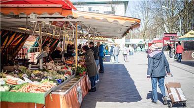 Eindrücke vom Mittwochs-Wochenmarkt in Geestemünde auf dem Konrad-Adenauer-Platz.
