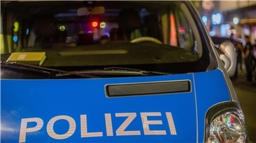 Eine 13-Jährige soll nach einem misslungenen Ausparkversuch mit ihrer Freundin geflüchtet sein.