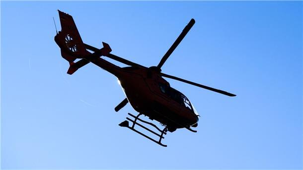 92-Jährige wird von Transporter überrollt und stirbt Eine 92-Jährige starb nach einem Unfall im Kreis Lüneburg im Rettungsflieger. (Symbolbild)