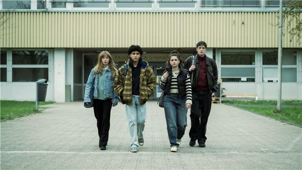 Das dunkle Schweigen: TV-Drama „Von uns wird es keiner sein“ Eine anonyme Suizidankündigung ändert alles.