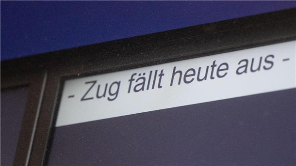 Bahnstreik am Freitag trifft auch Niedersachsen und Bremen Eine Anzeige weist auf einen Zugausfall hin.