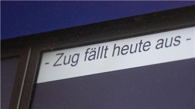 Eine Anzeige weist auf einen Zugausfall hin.